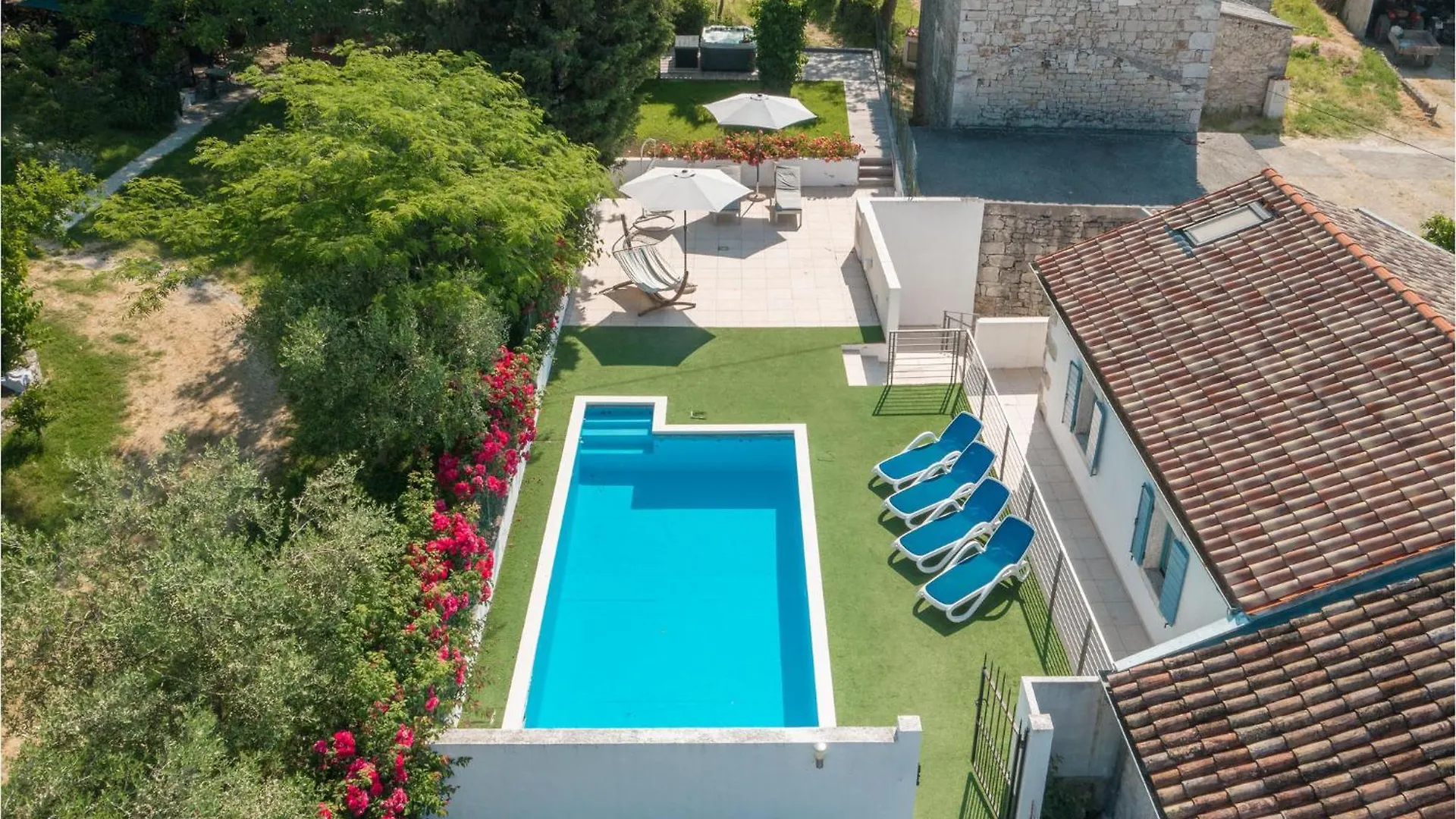 2 Bedroom Beautiful Home In Lozari Stuparic