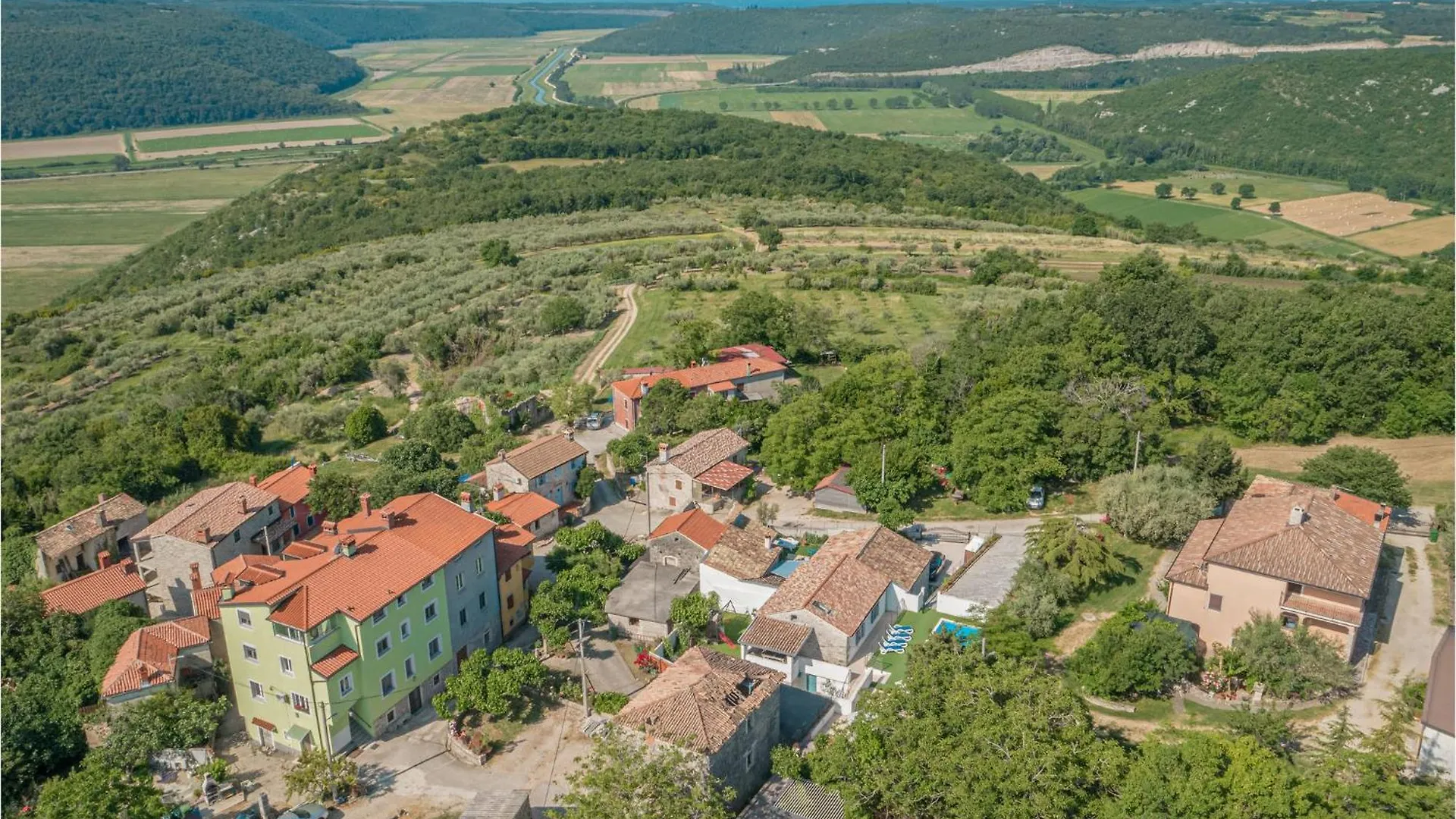 2 Bedroom Beautiful Home In Lozari Stuparic