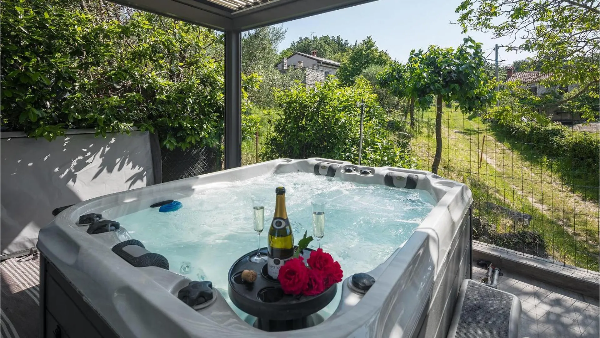 2 Bedroom Beautiful Home In Lozari Stuparic Croatia
