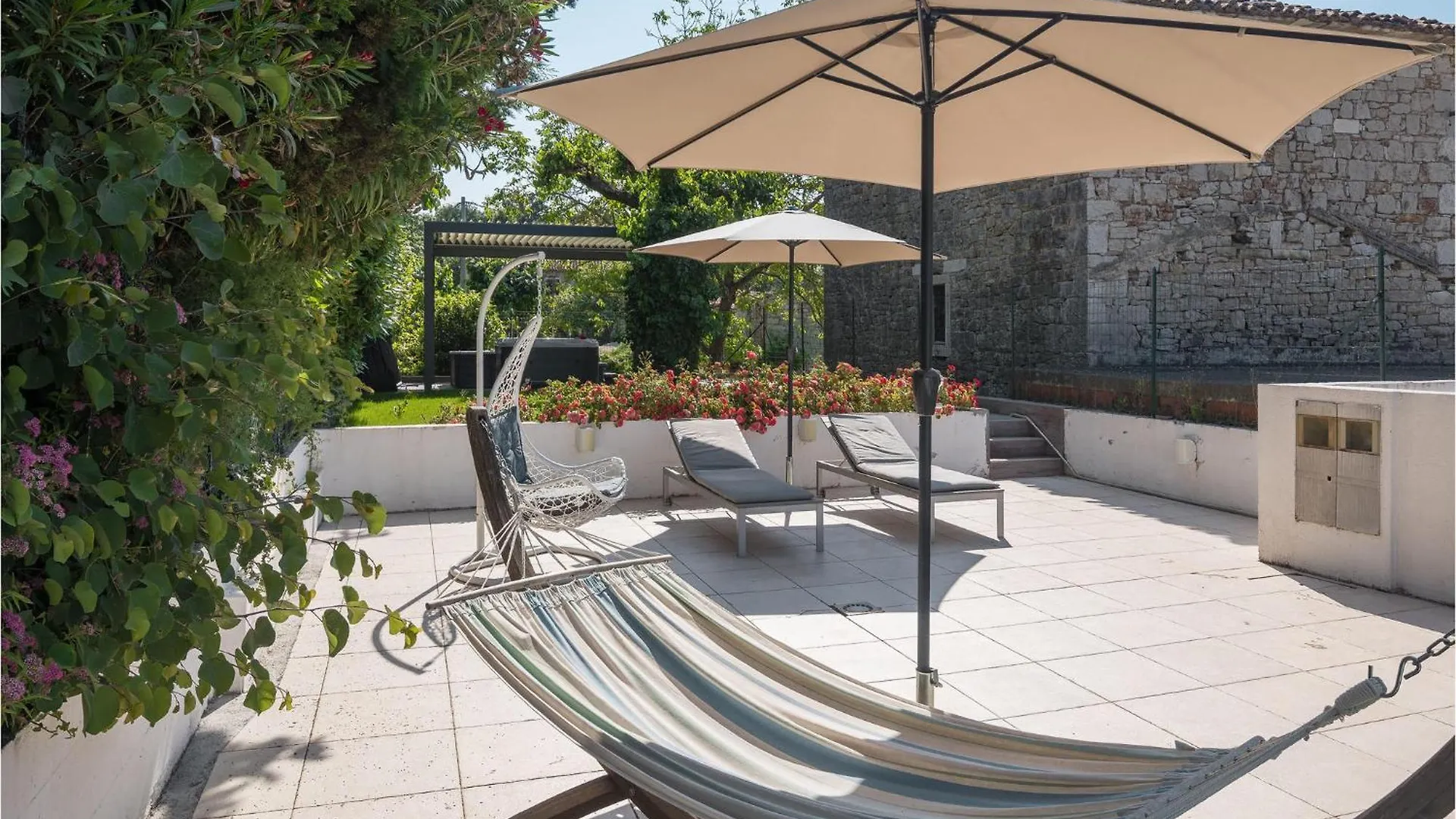 2 Bedroom Beautiful Home In Lozari Stuparic Holiday home