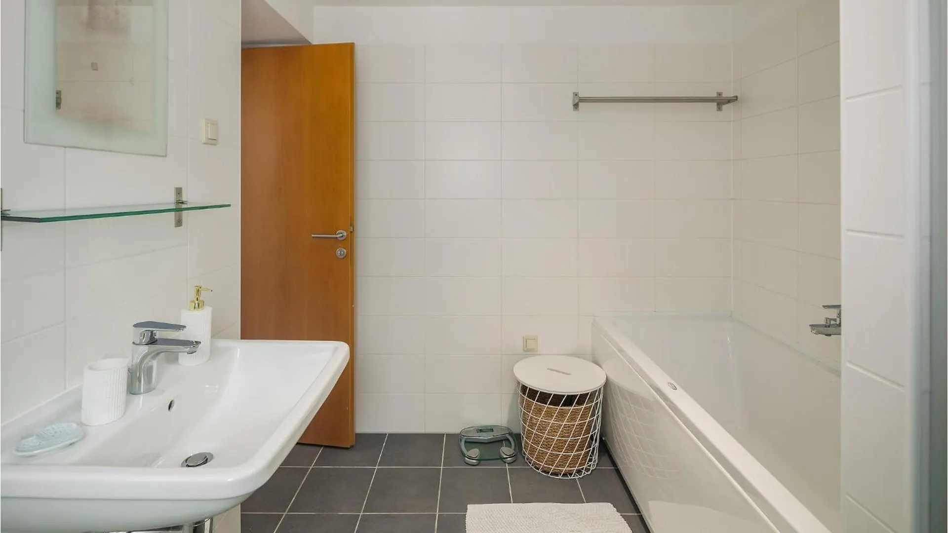 2 Bedroom Beautiful Home In Lozari Stuparic