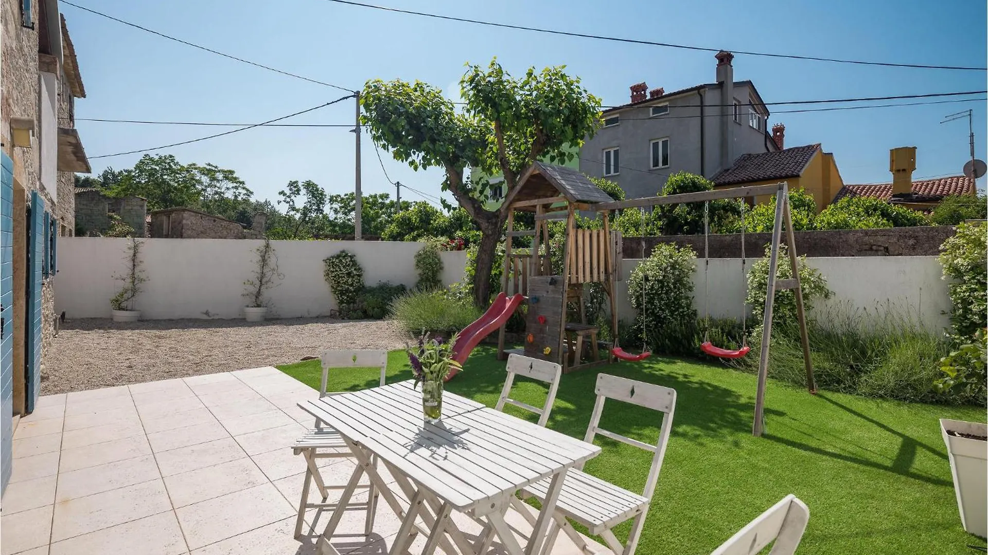 2 Bedroom Beautiful Home In Lozari Stuparic