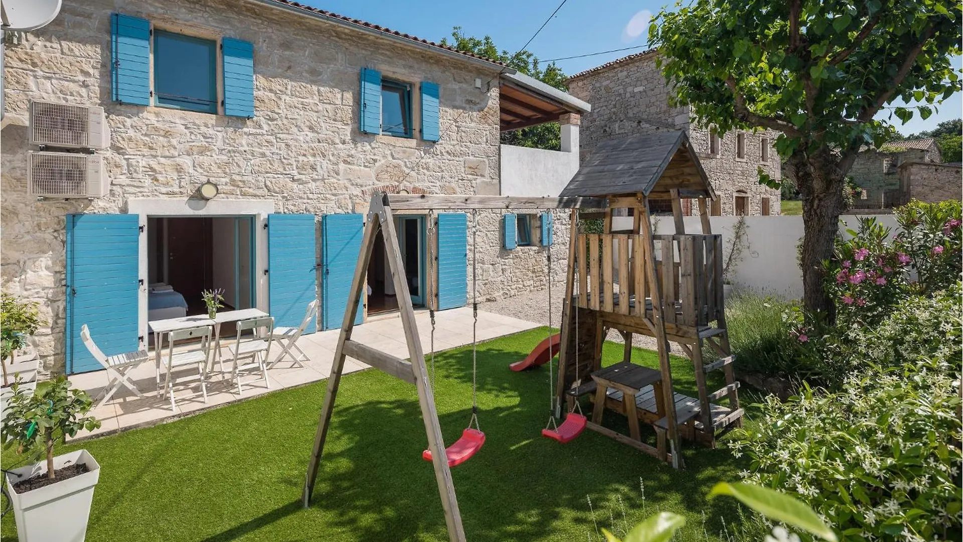 Holiday home 2 Bedroom Beautiful Home In Lozari Stuparic