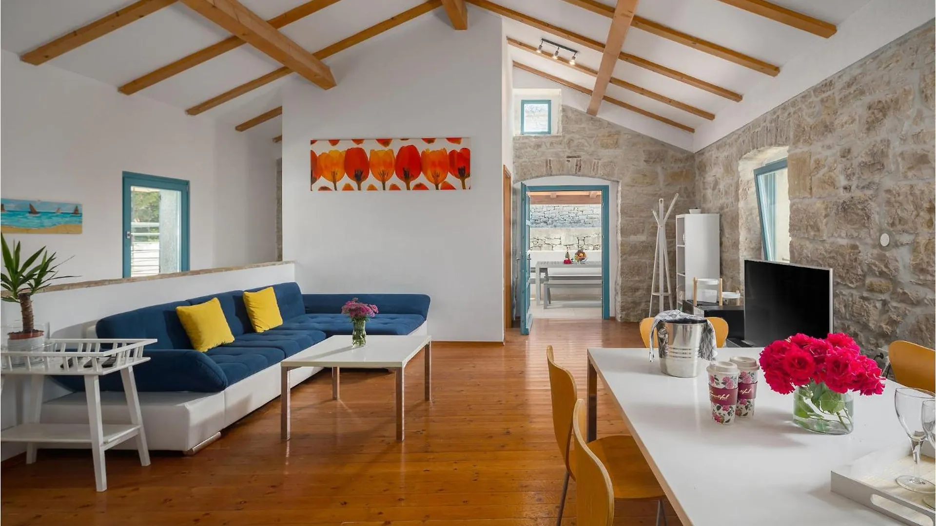 2 Bedroom Beautiful Home In Lozari Stuparic